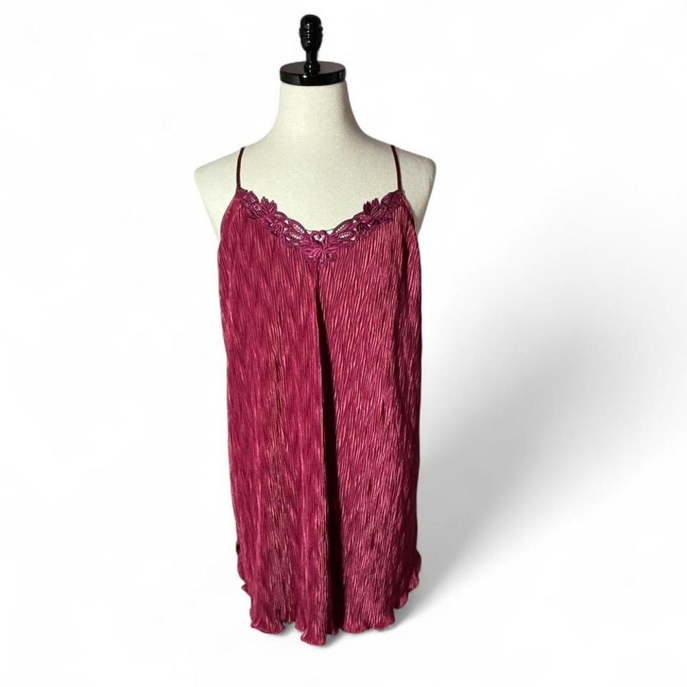 Vintage Dentelle Women's Large Burgundy Lace Trim‎ Pleated Slip Dress Nightgown